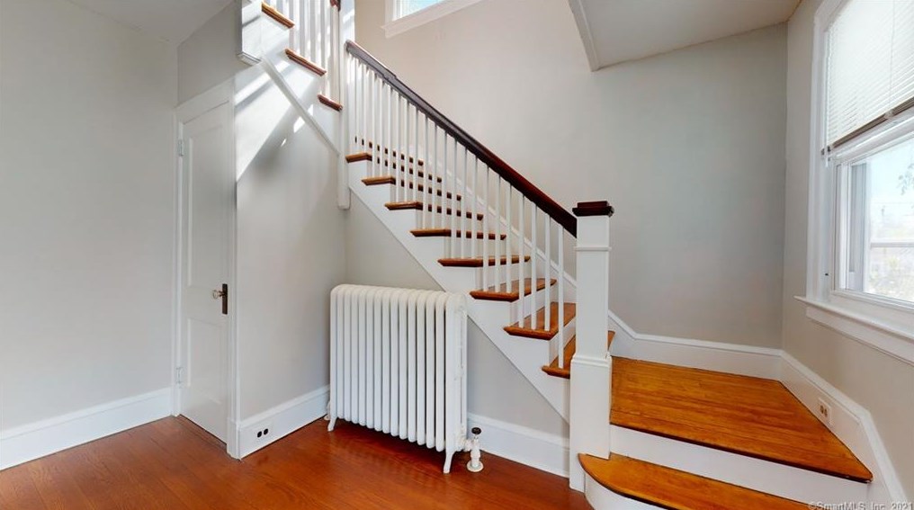 28 Flower St, Hartford CT  06105-3710 exterior