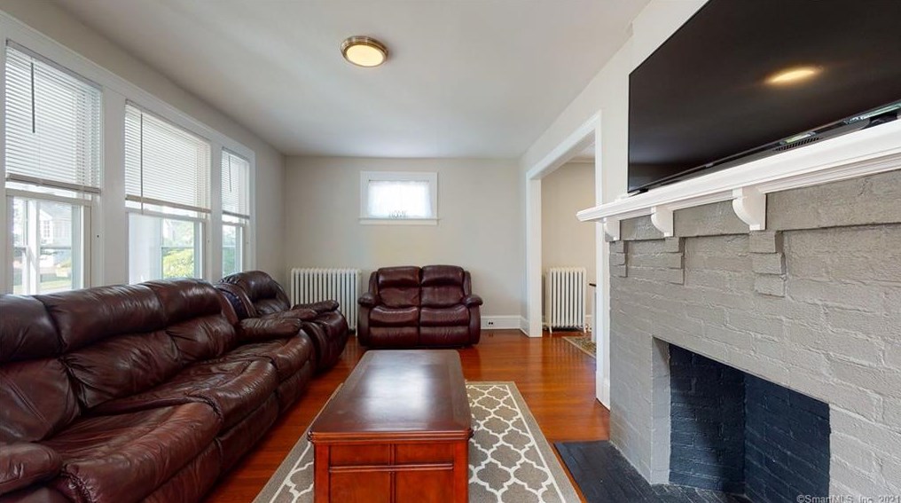 28 Flower St, Hartford CT  06105-3710 exterior