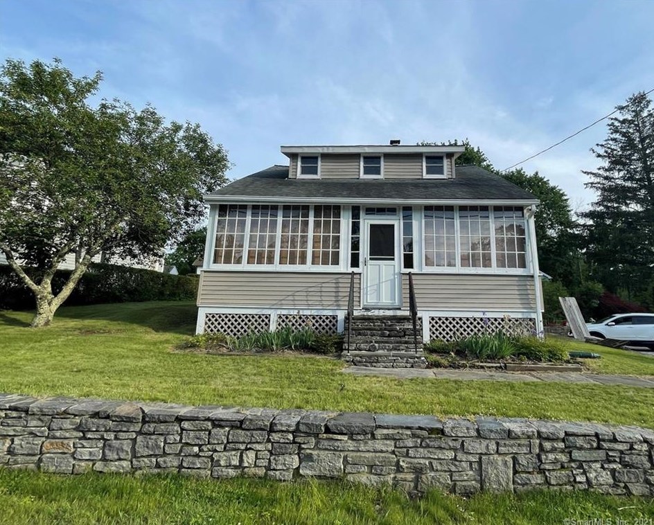 11 Village St, Deep River, CT 06417