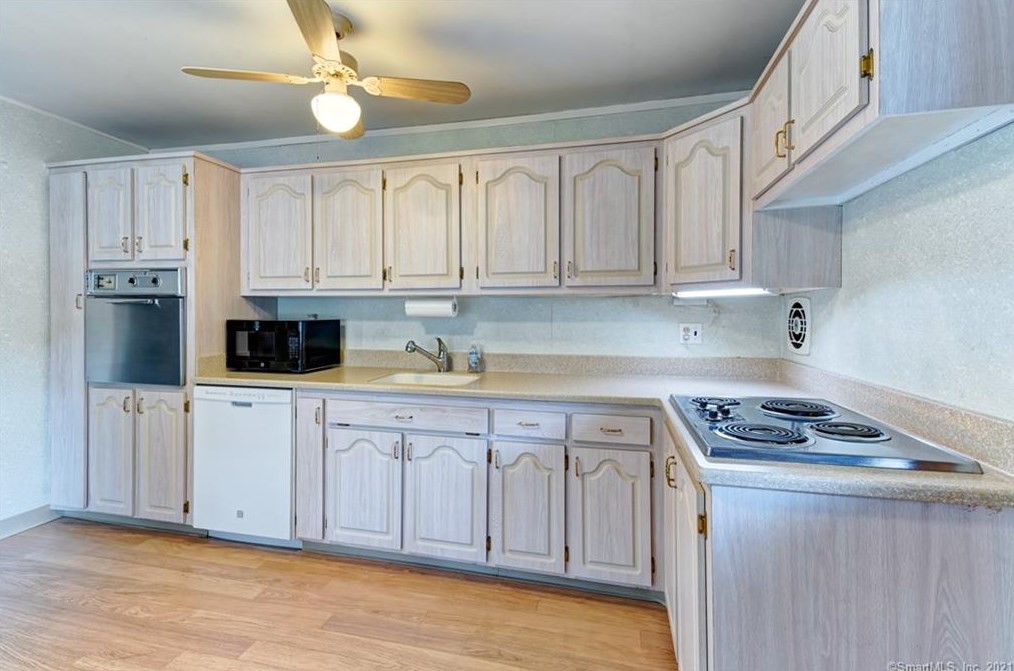 69 Tracy Dr, Manchester, CT 06042