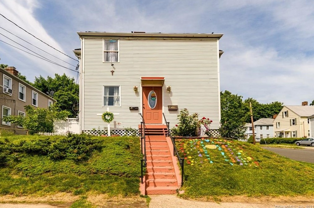 2 Edgewood St, Bristol, CT 06010