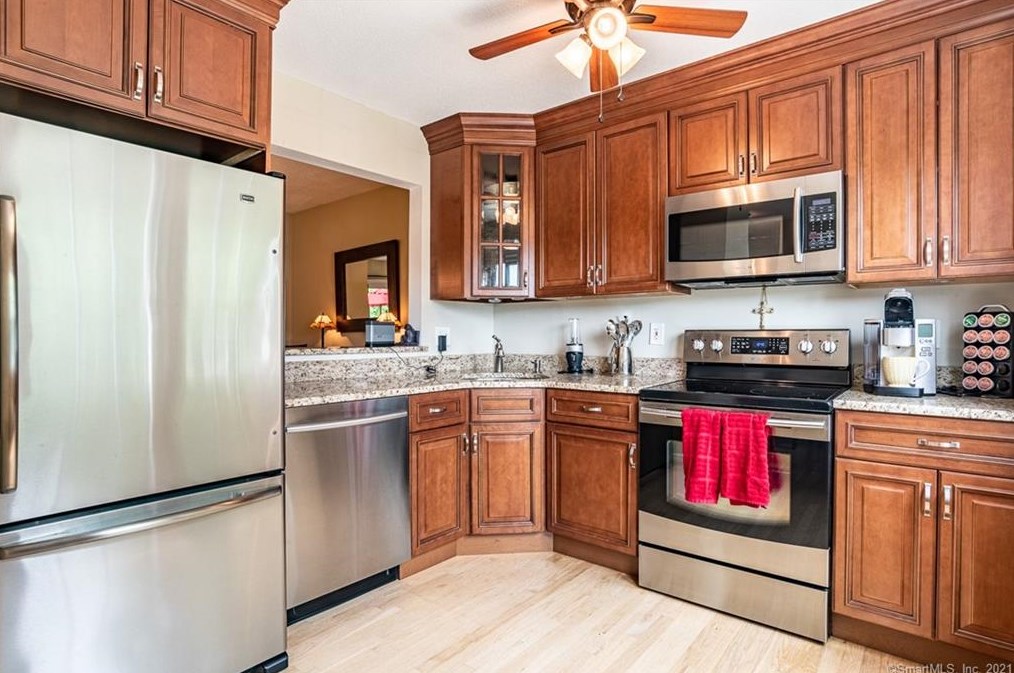 26 Summit Commons #26, Derby, CT 06418