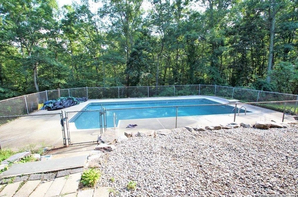 140 Buck Rd, Hebron, CT 06248
