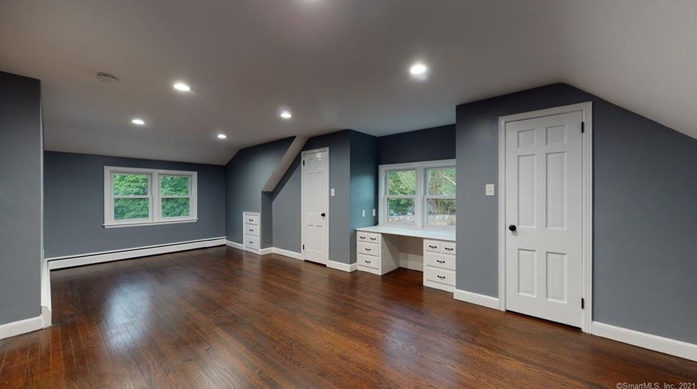 29 Lynwood Dr, Plantsville CT  06479-2036 exterior