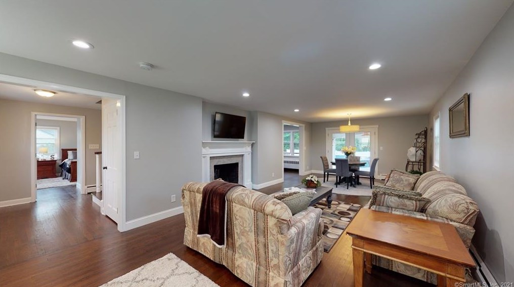 29 Lynwood Dr, Plantsville CT  06479-2036 exterior