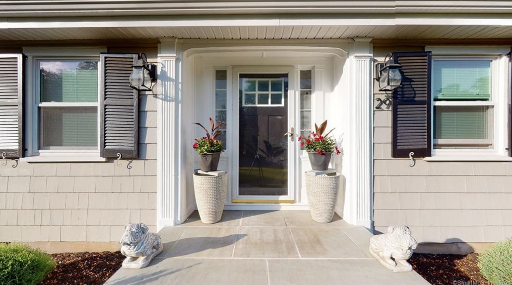 29 Lynwood Dr, Plantsville CT  06479-2036 exterior