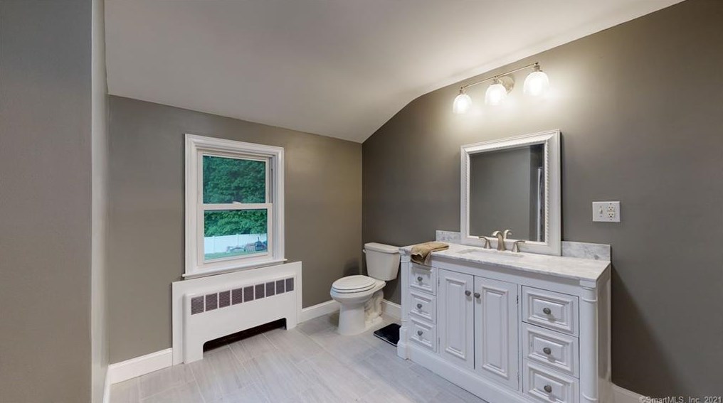 29 Lynwood Dr, Plantsville CT  06479-2036 exterior