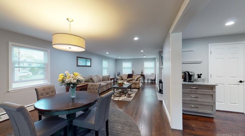 29 Lynwood Dr, Plantsville CT  06479-2036 exterior