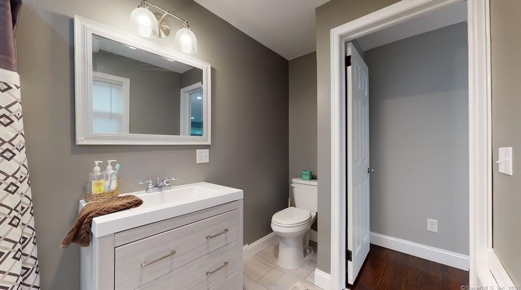 29 Lynwood Dr, Plantsville CT  06479-2036 exterior