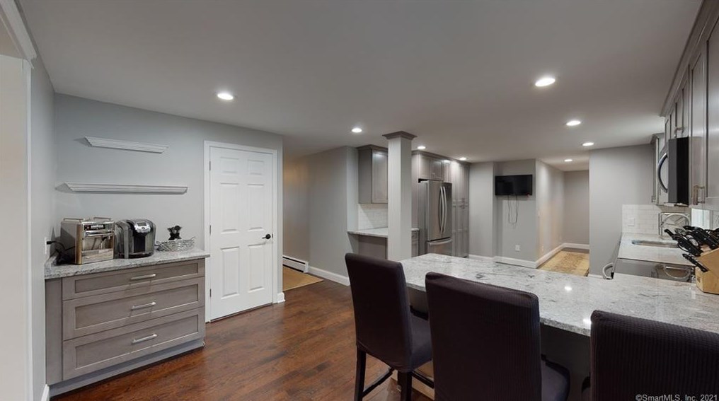 29 Lynwood Dr, Plantsville CT  06479-2036 exterior