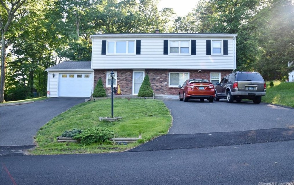 17 Mirijo Rd, Danbury, CT 06811 exterior