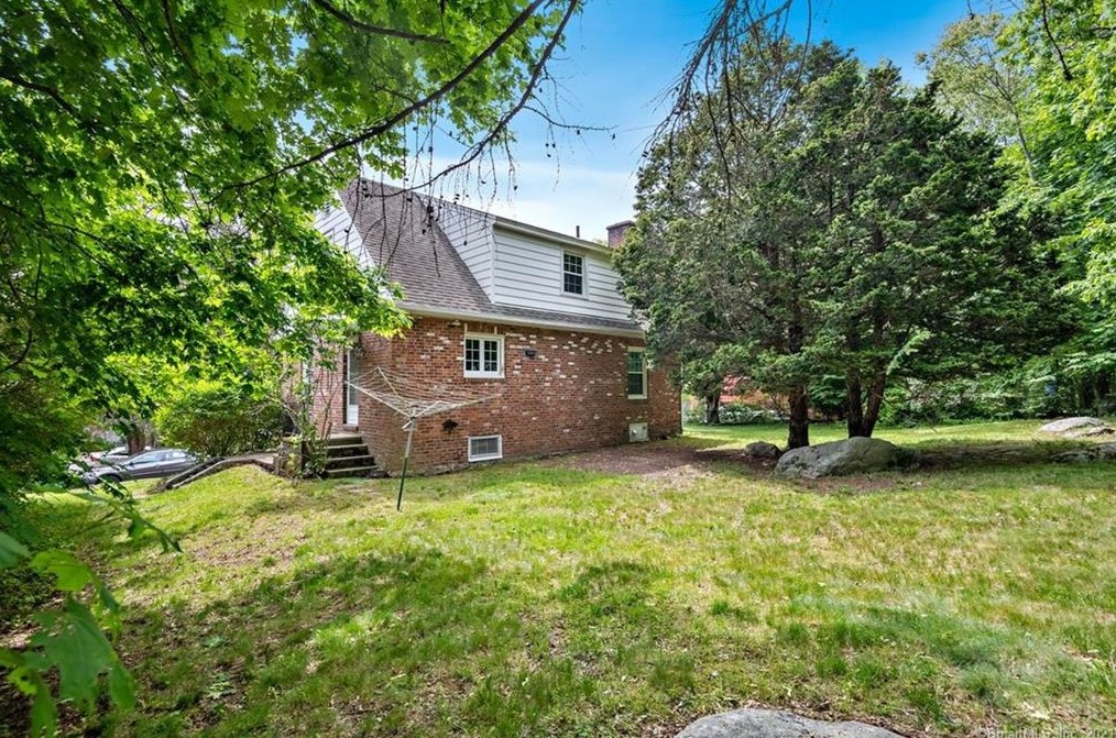 105 Ridgewood Ave, Waterford, CT 06385