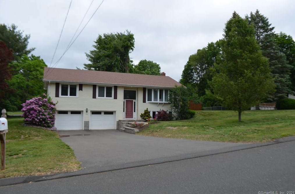 86 Tumble Brook Dr, Vernon, CT 06066