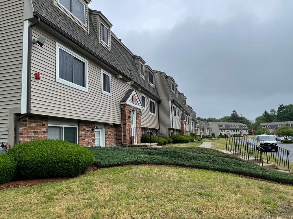 63 Evergreene #63, Wallingford, CT 06492