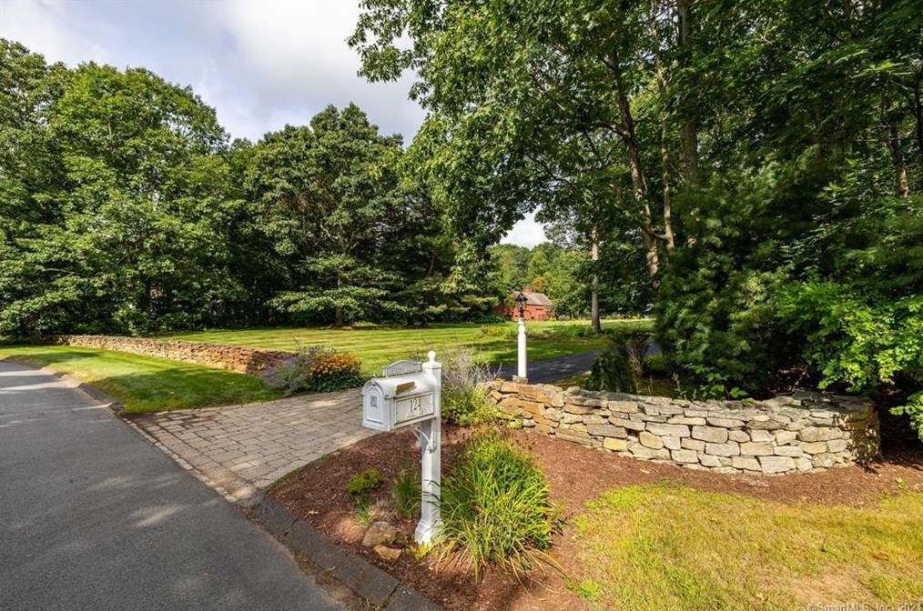 124 Joel Dr, Hebron, CT 06248