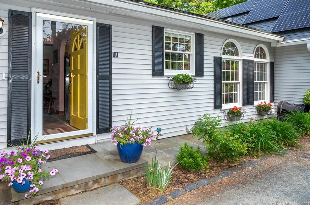 11 Big Horn Ln, Woodstock Valley, CT 06282-2506