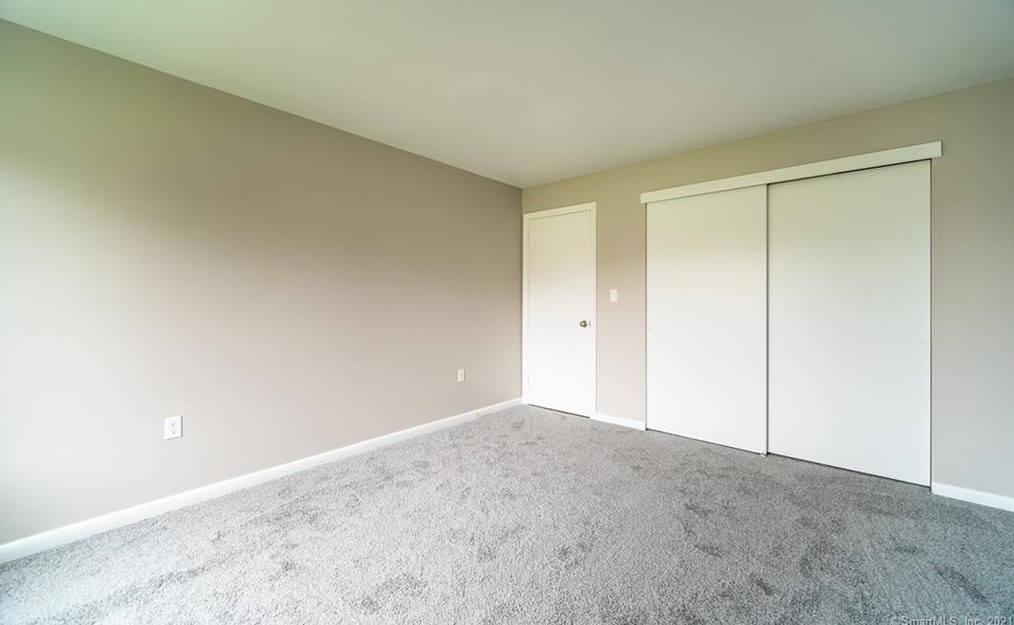 1207 Cromwell Hills Dr, Cromwell CT  06416-1862 exterior