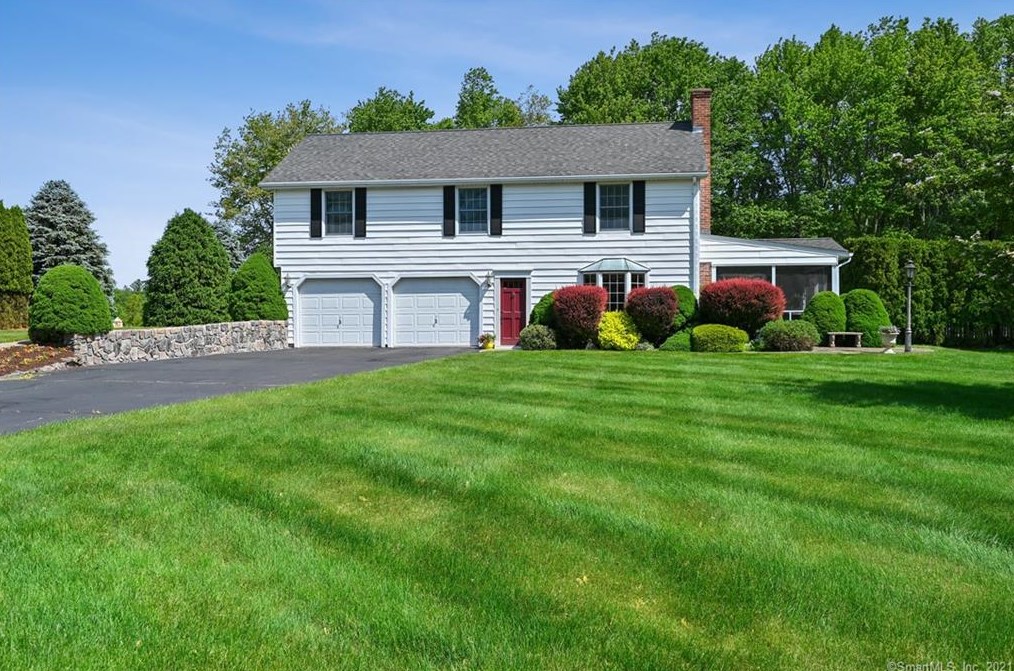20 Valley View Dr, Somers, CT 06071