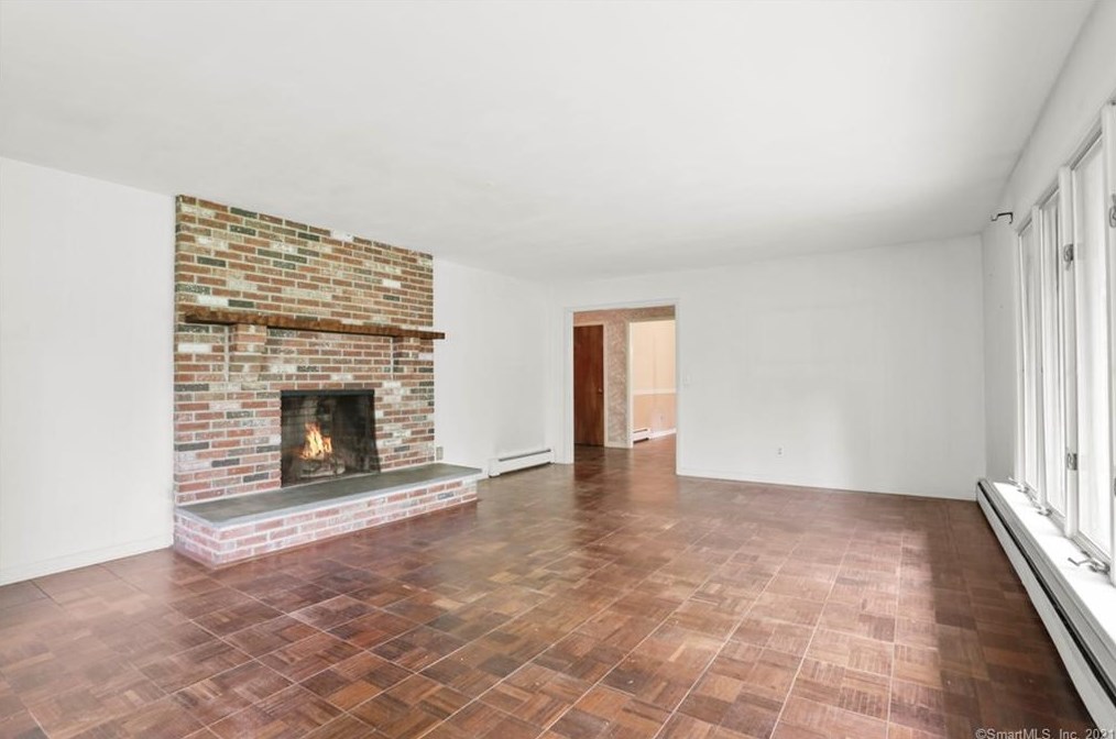 6 Carriage Dr, Bethel, CT 06801