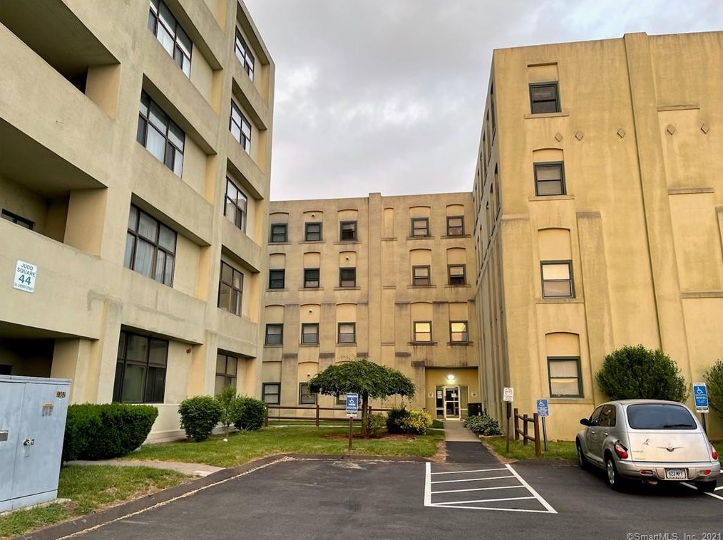42 S Cherry St Apt 136, Wallingford, CT 06492