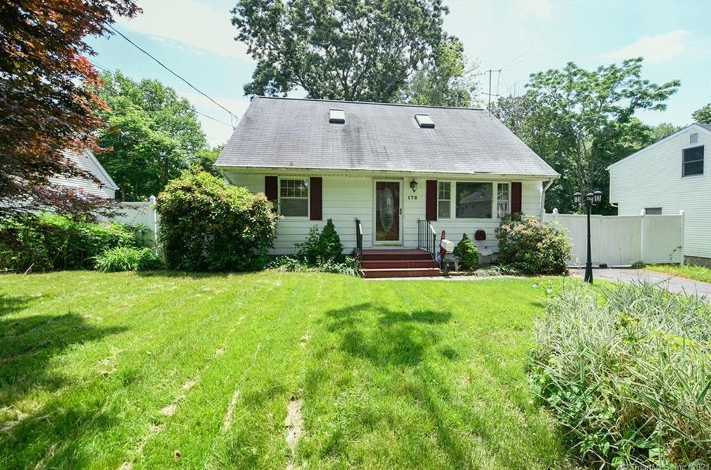 178 Szost Dr, Fairfield, CT 06824