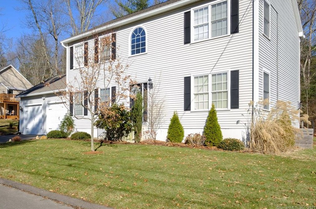 5 Pine St, Ellington, CT 06029