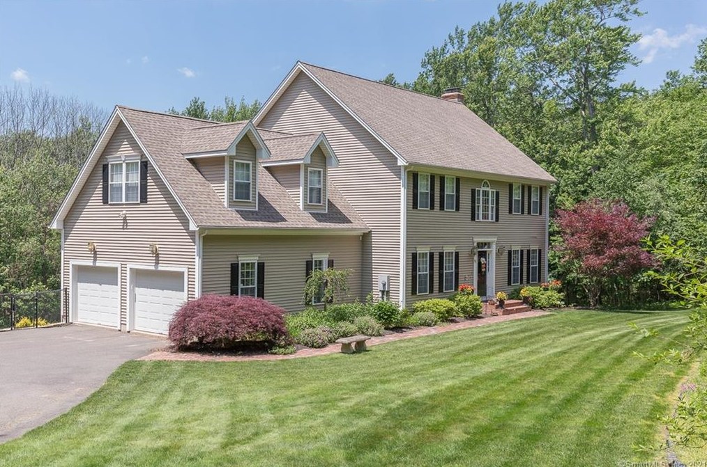 91 Andrew Dr, Collinsville, CT 06019