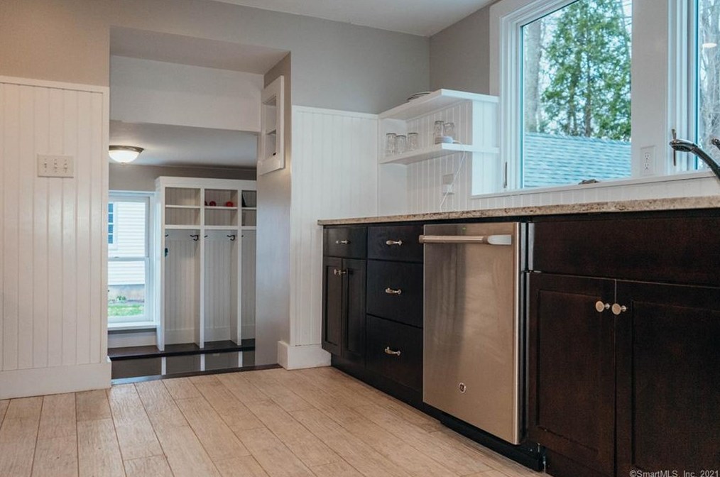 58 Neck Rd, Madison CT  06443-2812 exterior