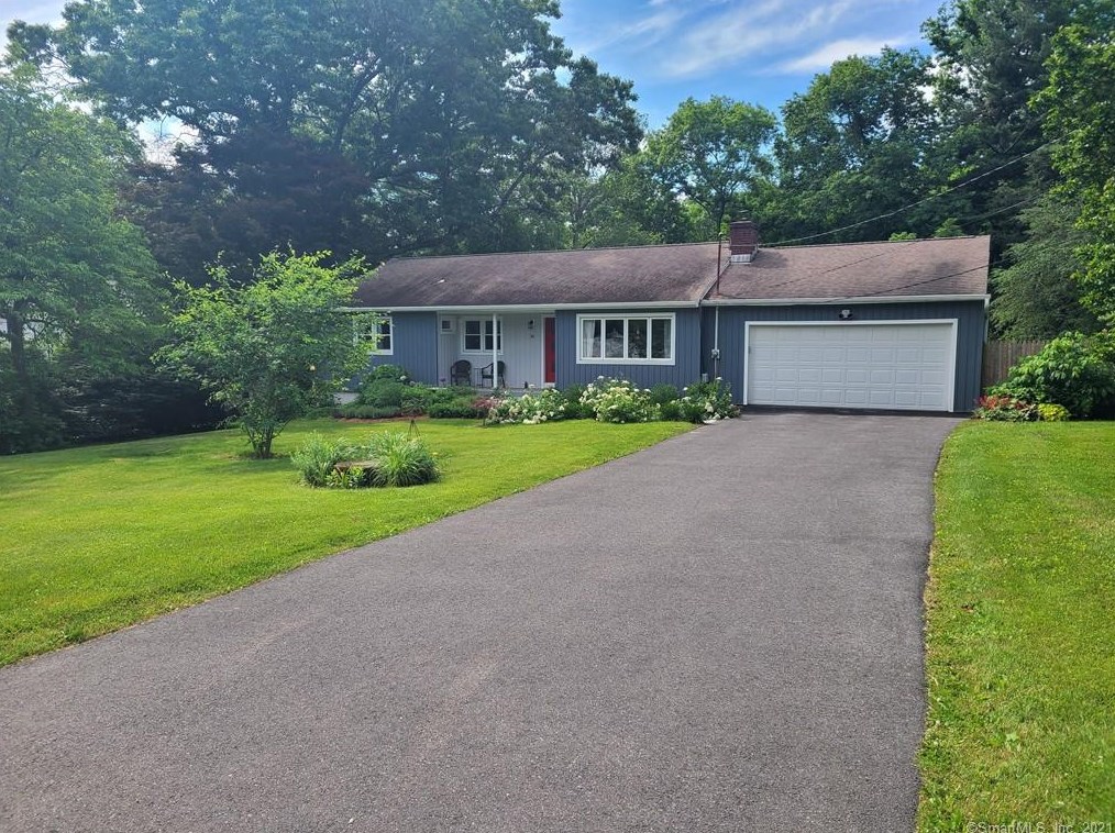 26 Smoke Hill Dr, Danbury, CT 06812 exterior