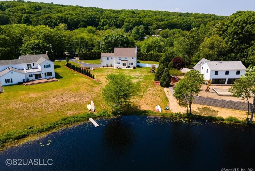 2 Lovers Ln, East Lyme, CT 06333