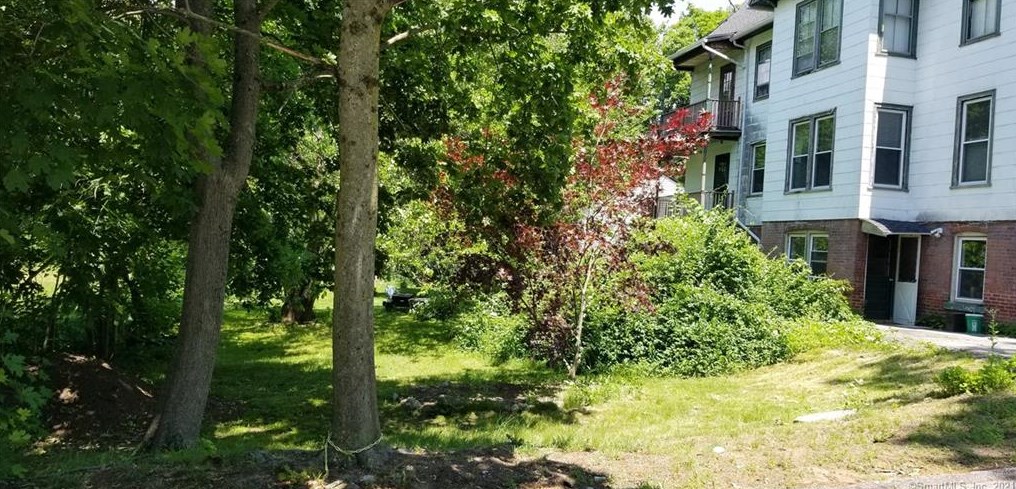 60 Francis St, Chestnut Hill, CT 06226-3502