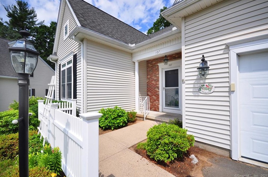 107 Wyndemere Ln #107, Windsor, CT 06095