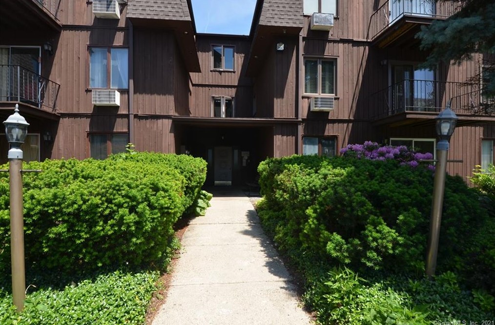 136 Deer Hill Ave #b13, Danbury, CT 06810