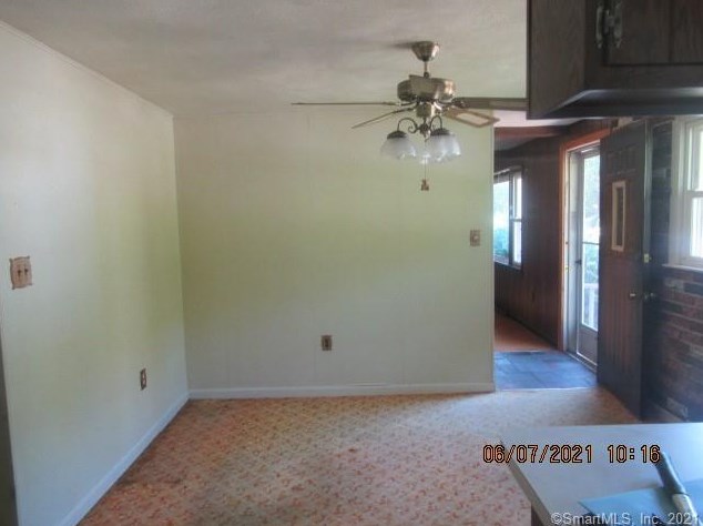 21 Carol Dr, Uncasville, CT 06382