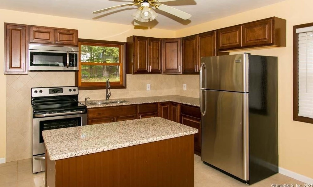 75 Applewood Dr, Meriden, CT 06450