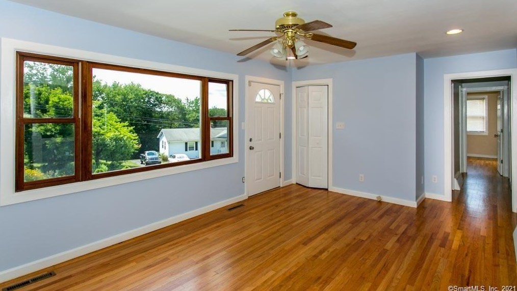 75 Applewood Dr, Meriden CT  06450-7901 exterior