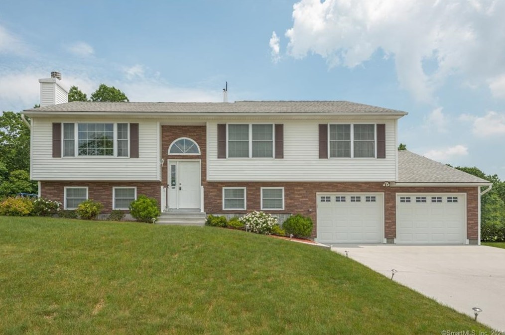 185 Wisteria Dr, Union City, CT 06770-5237