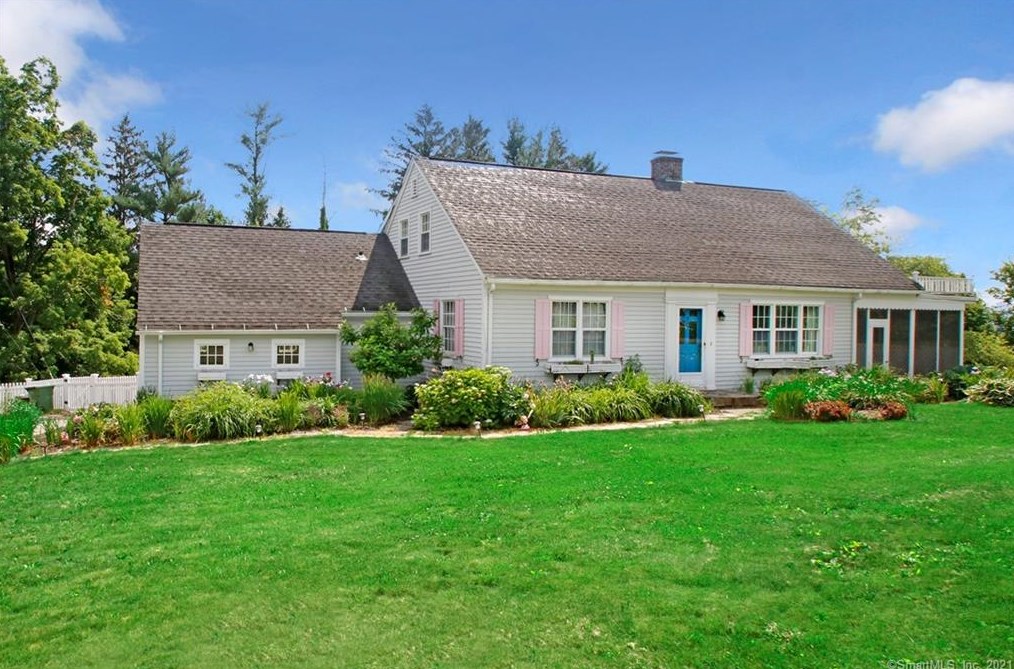 3 Topside Ln, Newtown, CT 06470