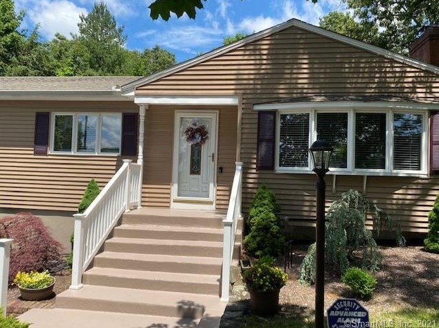 27 Bridgeview Rd, North Haven, CT 06473