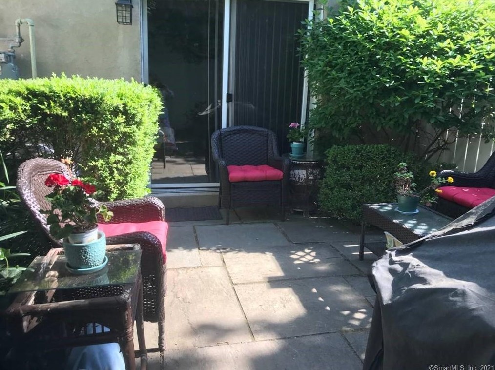 63 Indian Harbor Dr #2, Greenwich, CT 06830