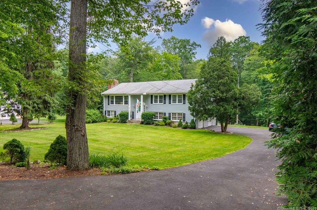 113 Dogwood Ln, Stamford, CT 06903