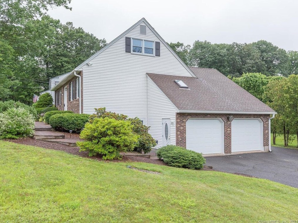 132 Peacedale St, Bristol, CT 06010