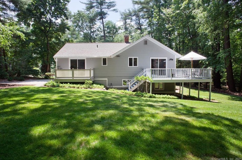 132 Farms Village Rd, Simsbury, CT 06070