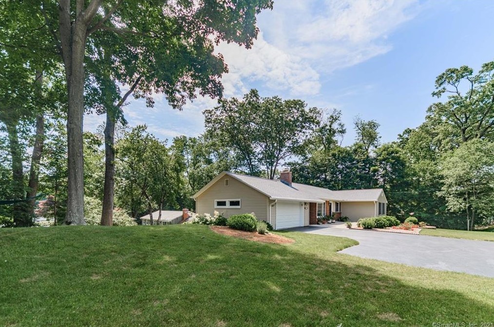 80 Manor Dr, Cheshire, CT 06410