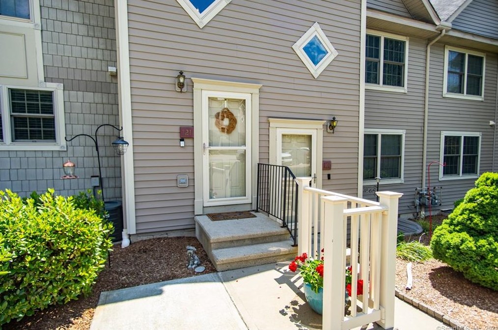 64 Scotch Cap Rd #121, Quaker Hill, CT 06375