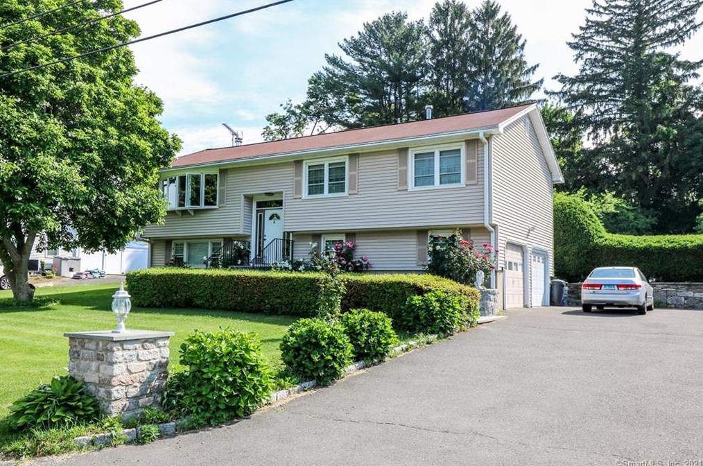 28 Grandview Blvd, Derby, CT 06418