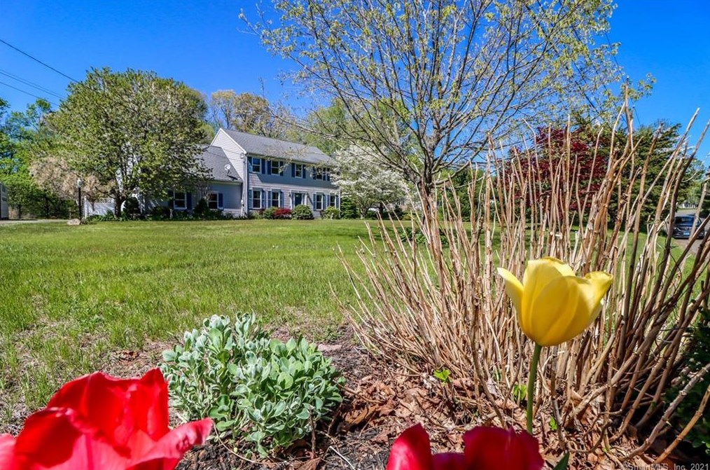 18 Tommys Path, Northford, CT 06472