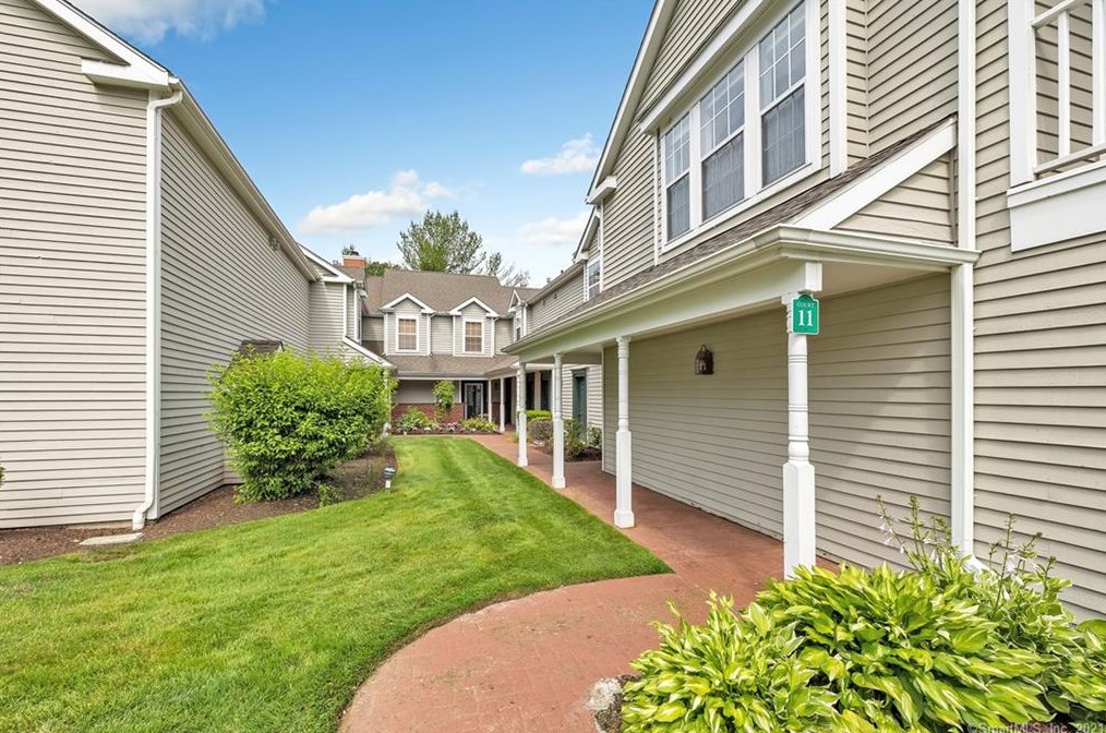 201 Mayfield Dr #201, Bridgeport, CT 06611