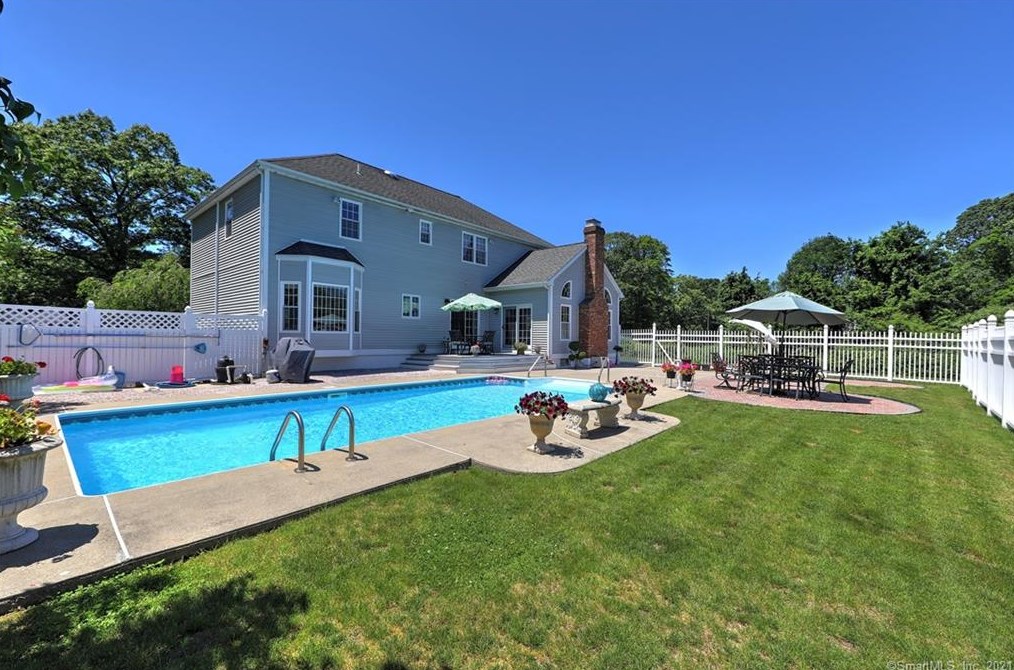 869 Grassy Hill Rd, Orange, CT 06477 exterior