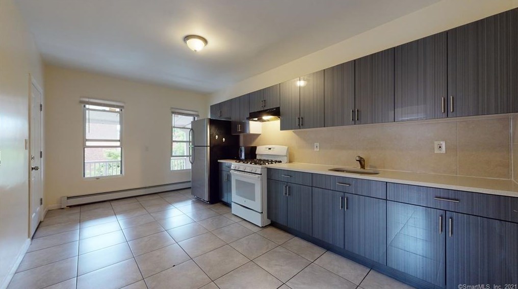 40 Lawrence St, Hartford CT  06106-1511 exterior